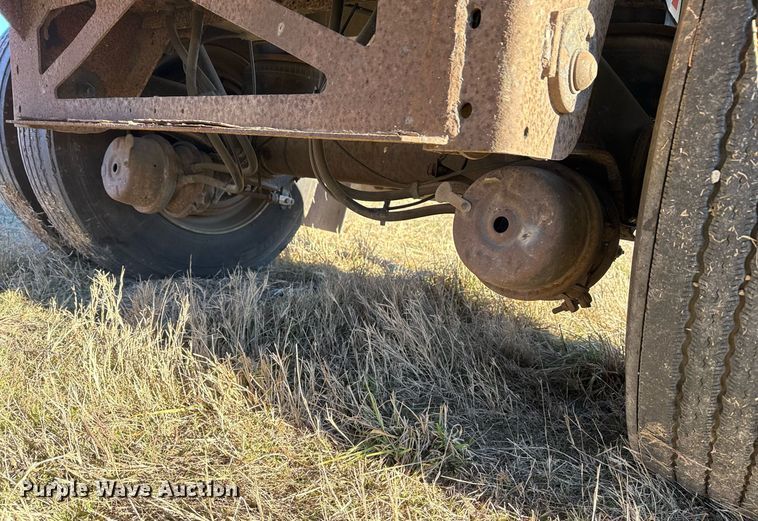 image for item EG2471 2016 Reitnouer Max Miser flatbed trailer