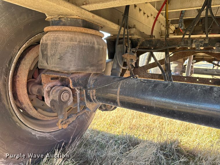 image for item EG2471 2016 Reitnouer Max Miser flatbed trailer