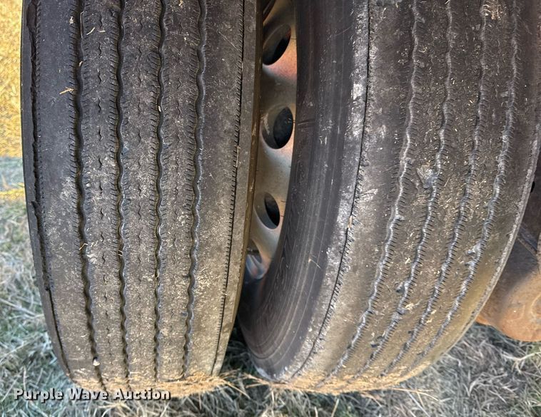 image for item EG2471 2016 Reitnouer Max Miser flatbed trailer