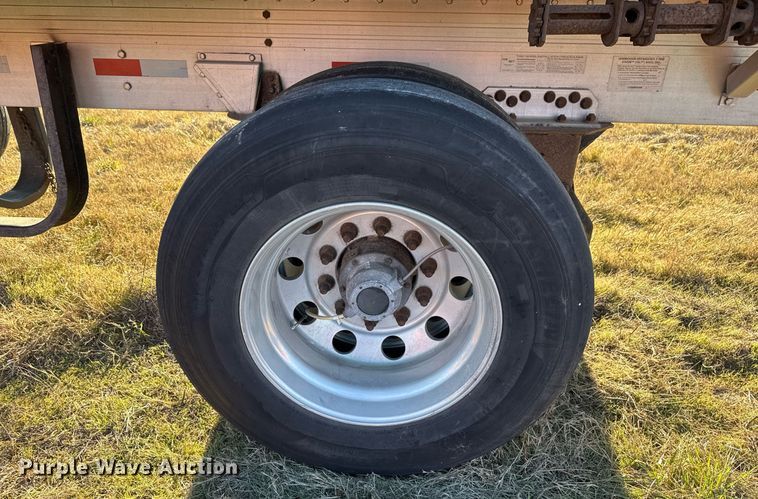 image for item EG2471 2016 Reitnouer Max Miser flatbed trailer