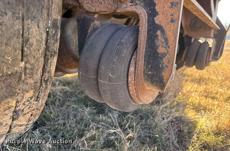 image for item EG2471 2016 Reitnouer Max Miser flatbed trailer