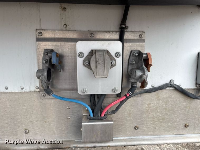 image for item EG2531 2013 Wabash  refrigerated van trailer