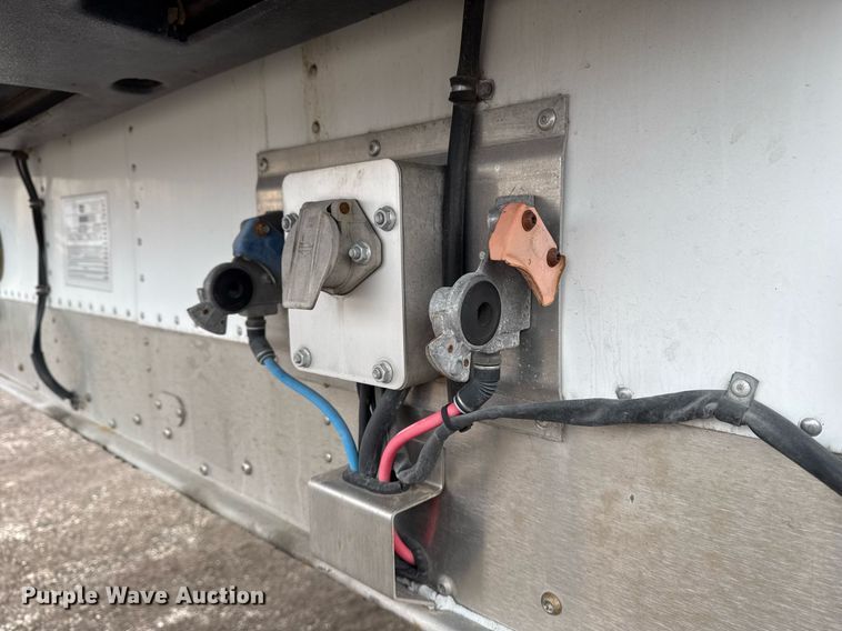 image for item EG2531 2013 Wabash  refrigerated van trailer