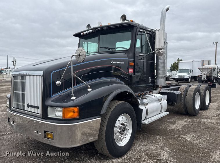 image for item EG2536 1996 International 9400 truck cab and chassis