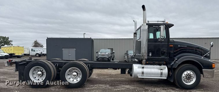 image for item EG2536 1996 International 9400 truck cab and chassis