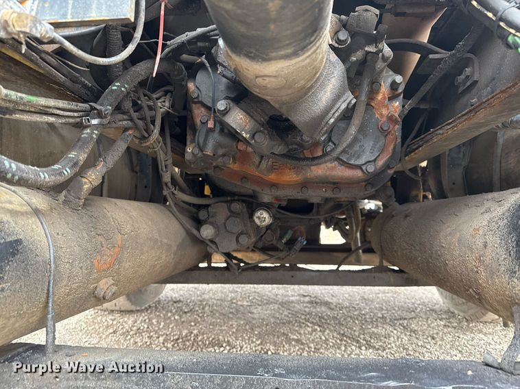 image for item EG2536 1996 International 9400 truck cab and chassis