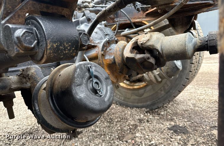 image for item EG2536 1996 International 9400 truck cab and chassis