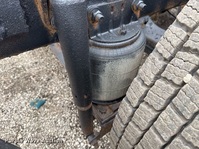 image for item EG2536 1996 International 9400 truck cab and chassis