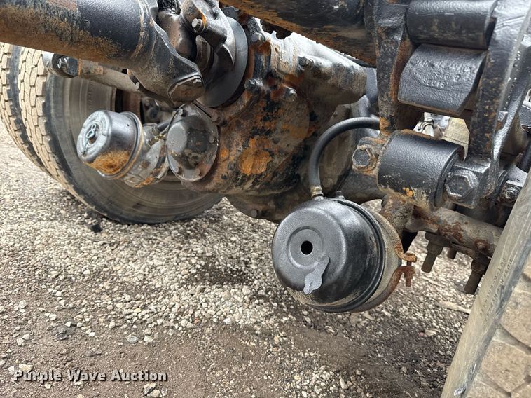 image for item EG2536 1996 International 9400 truck cab and chassis