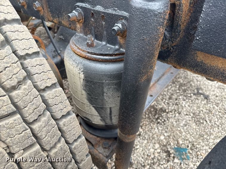 image for item EG2536 1996 International 9400 truck cab and chassis