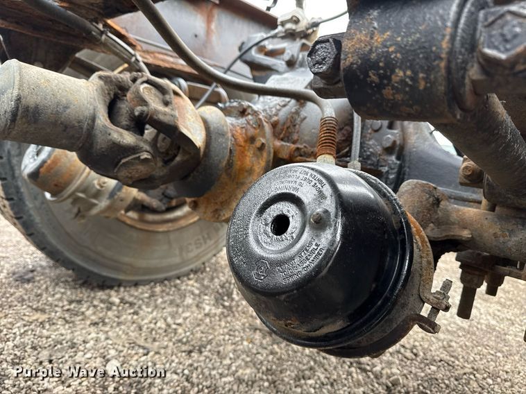 image for item EG2536 1996 International 9400 truck cab and chassis