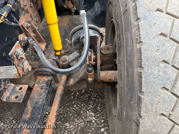 image for item EG2536 1996 International 9400 truck cab and chassis