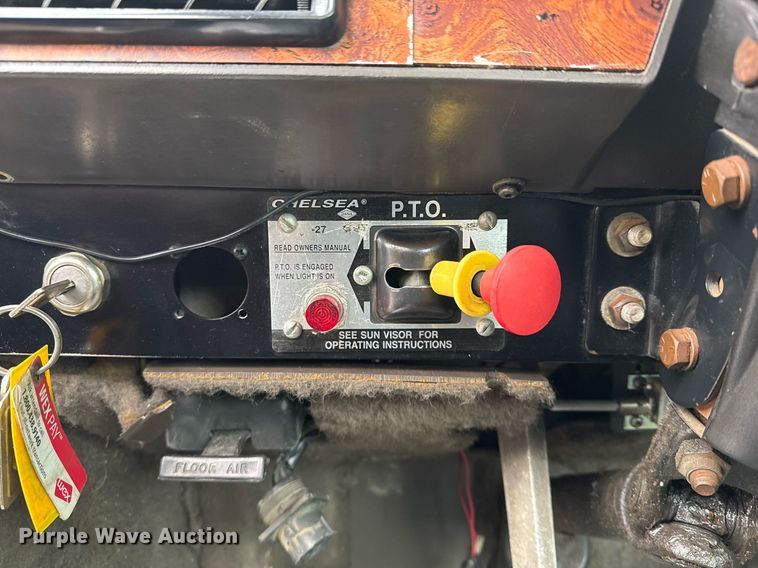 image for item EG2536 1996 International 9400 truck cab and chassis