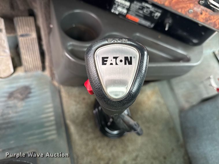 image for item EG2536 1996 International 9400 truck cab and chassis