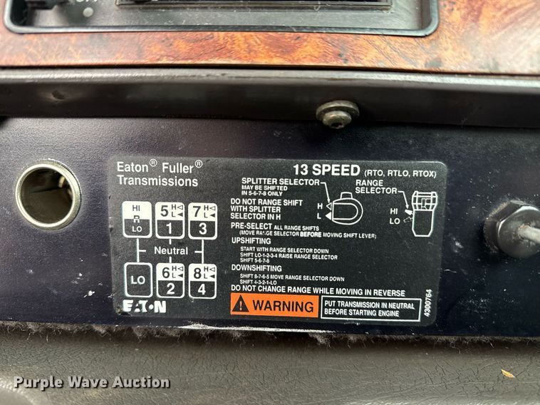 image for item EG2536 1996 International 9400 truck cab and chassis