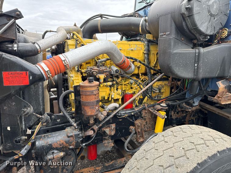 image for item EG2536 1996 International 9400 truck cab and chassis