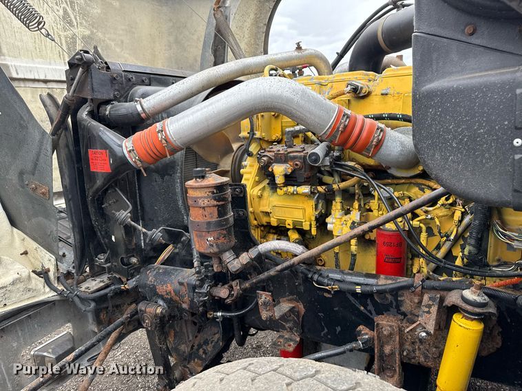 image for item EG2536 1996 International 9400 truck cab and chassis