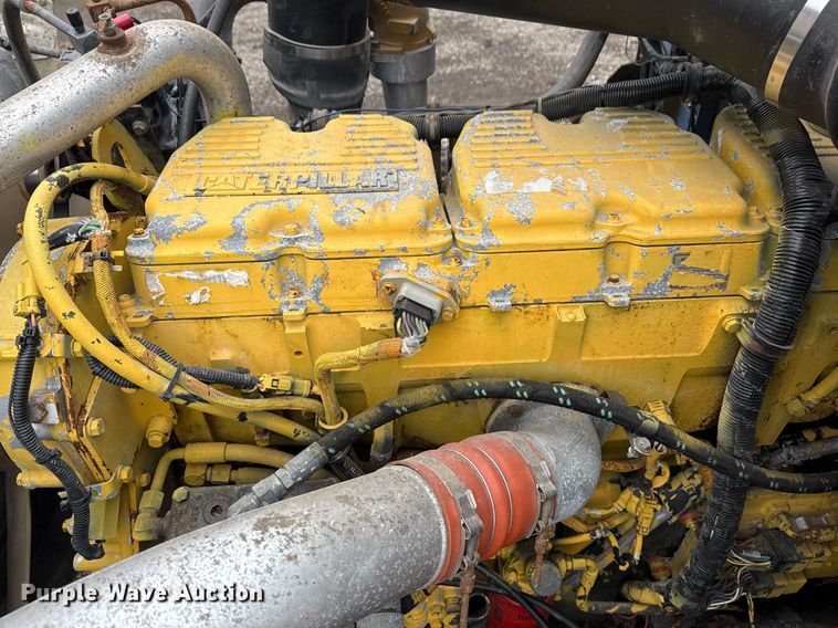 image for item EG2536 1996 International 9400 truck cab and chassis