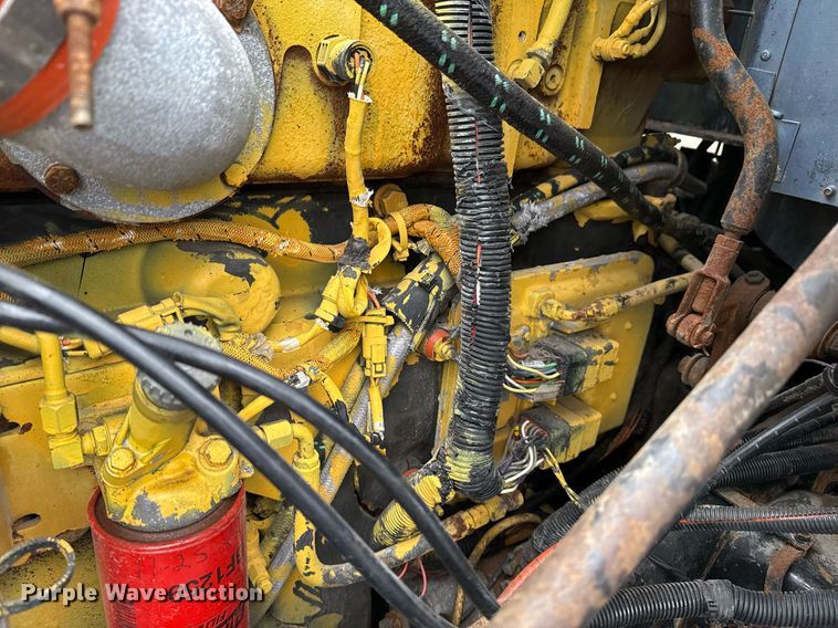 image for item EG2536 1996 International 9400 truck cab and chassis