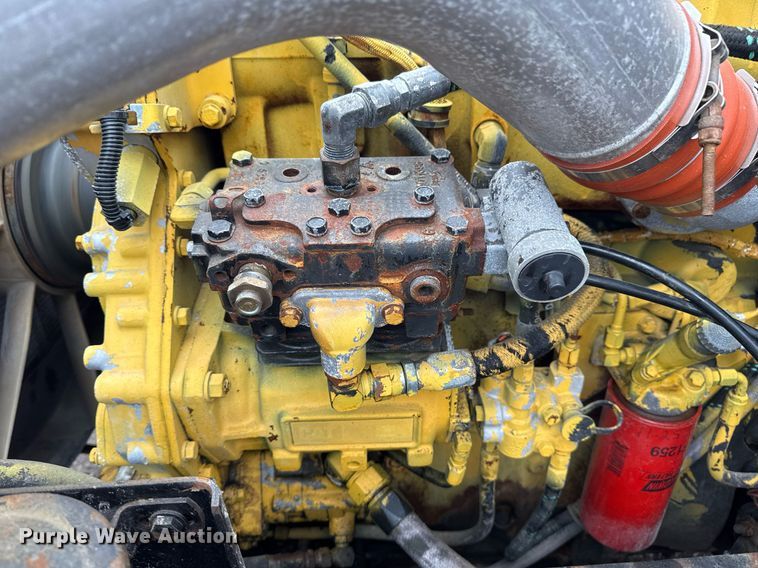 image for item EG2536 1996 International 9400 truck cab and chassis