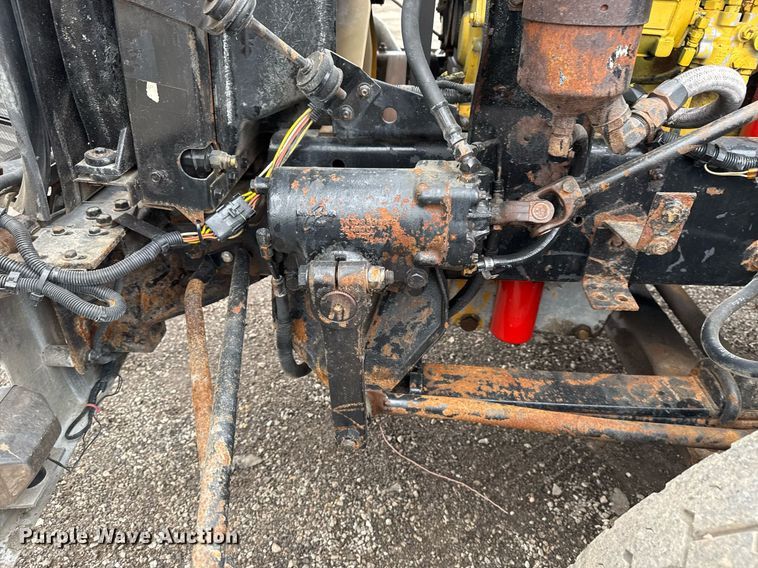 image for item EG2536 1996 International 9400 truck cab and chassis