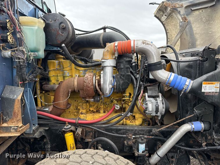 image for item EG2536 1996 International 9400 truck cab and chassis