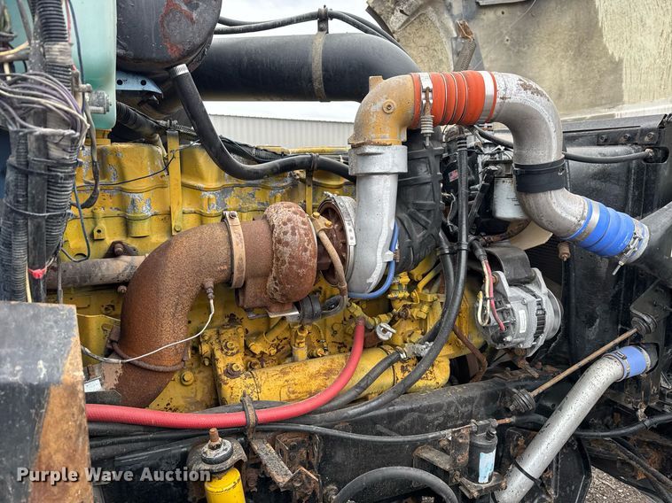 image for item EG2536 1996 International 9400 truck cab and chassis