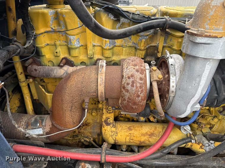 image for item EG2536 1996 International 9400 truck cab and chassis