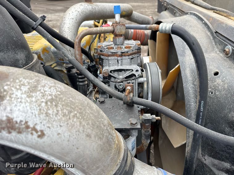 image for item EG2536 1996 International 9400 truck cab and chassis