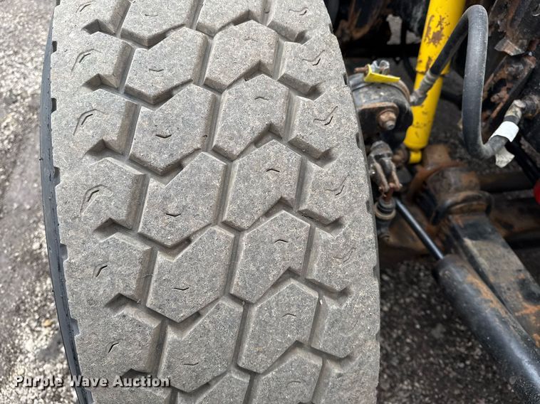 image for item EG2536 1996 International 9400 truck cab and chassis