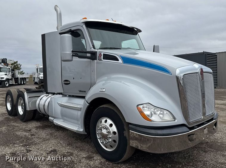 image for item EG2543 2016 Kenworth T680 semi truck
