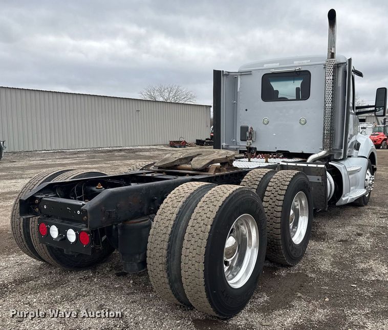 image for item EG2543 2016 Kenworth T680 semi truck