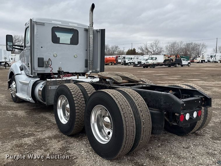 image for item EG2543 2016 Kenworth T680 semi truck