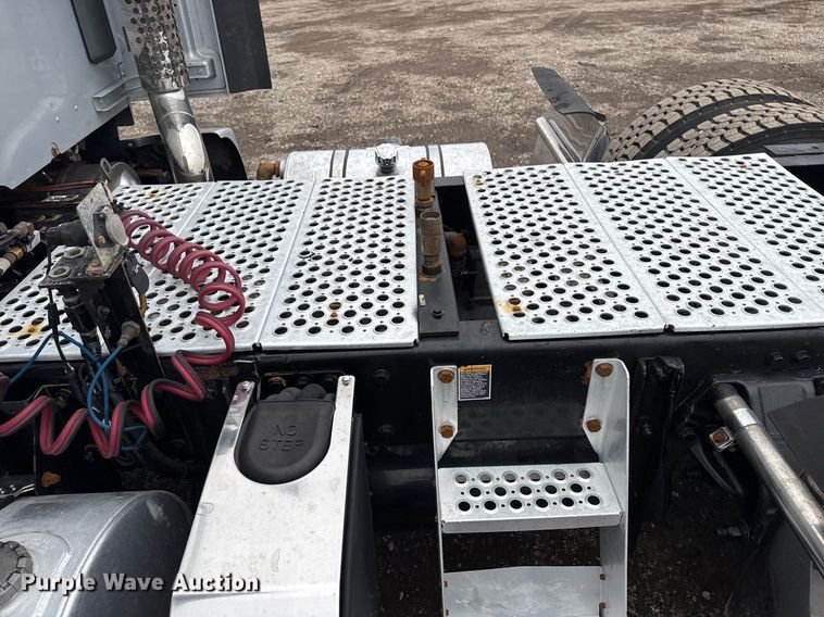 image for item EG2543 2016 Kenworth T680 semi truck