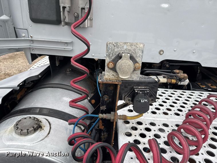 image for item EG2543 2016 Kenworth T680 semi truck