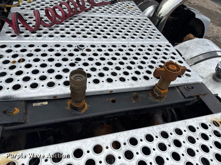 image for item EG2543 2016 Kenworth T680 semi truck