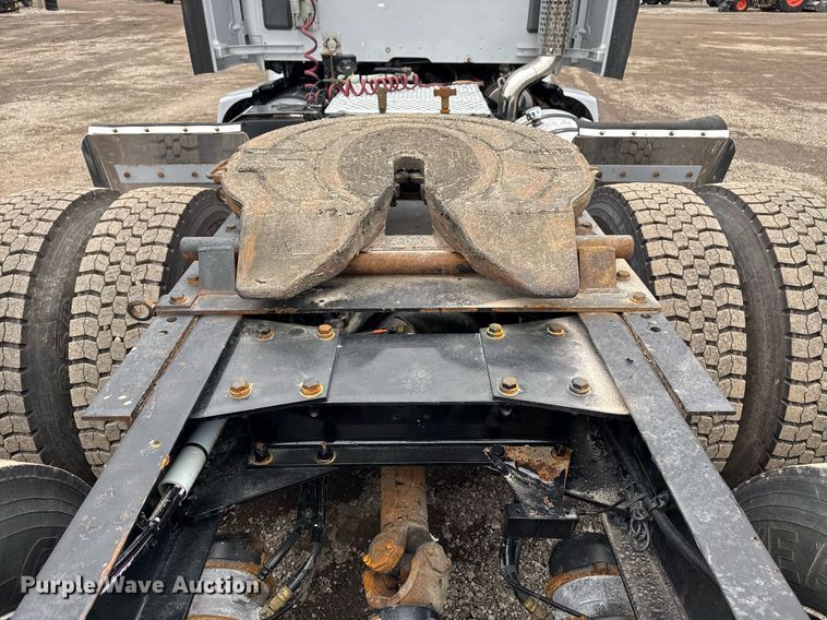 image for item EG2543 2016 Kenworth T680 semi truck