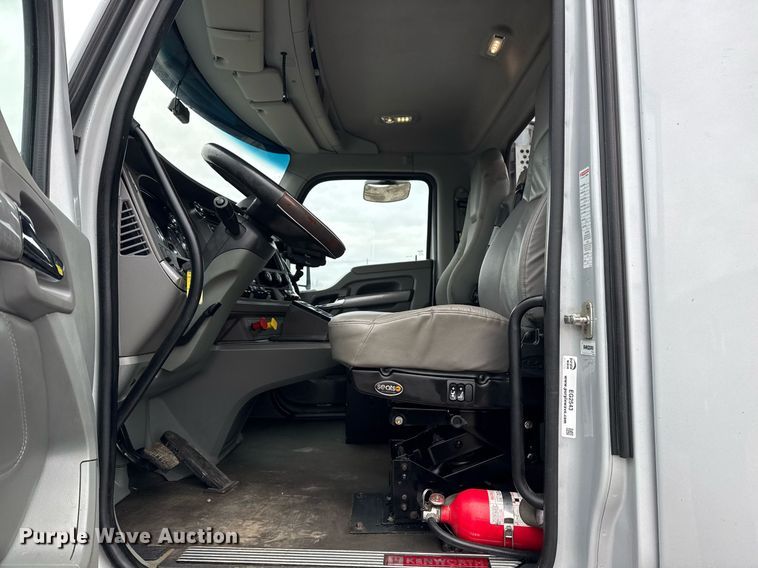 image for item EG2543 2016 Kenworth T680 semi truck