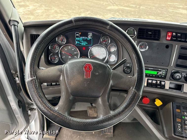 image for item EG2543 2016 Kenworth T680 semi truck