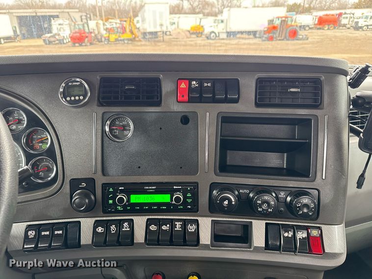 image for item EG2543 2016 Kenworth T680 semi truck