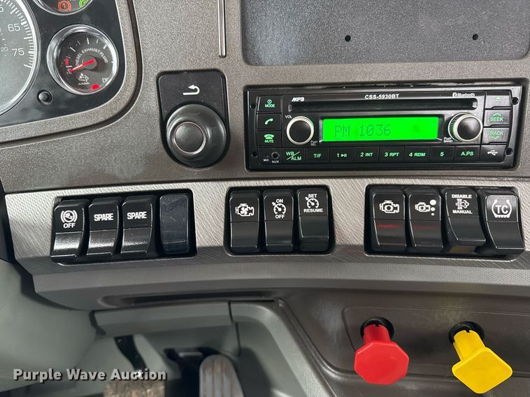 image for item EG2543 2016 Kenworth T680 semi truck