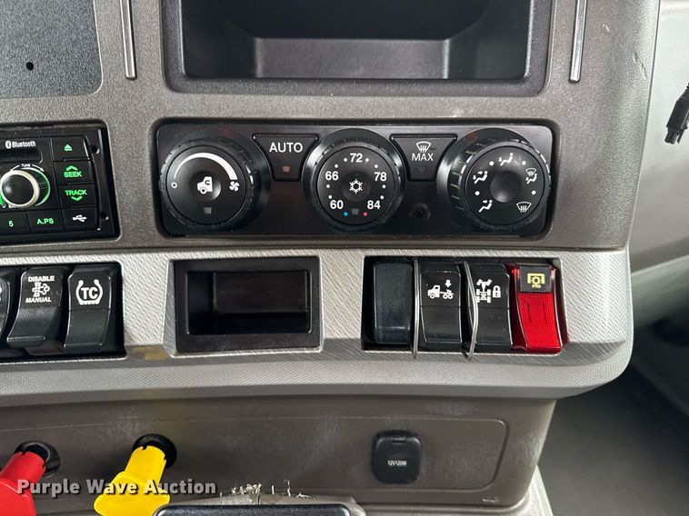 image for item EG2543 2016 Kenworth T680 semi truck