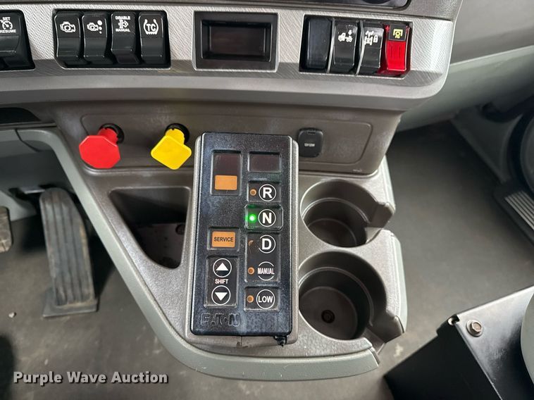 image for item EG2543 2016 Kenworth T680 semi truck