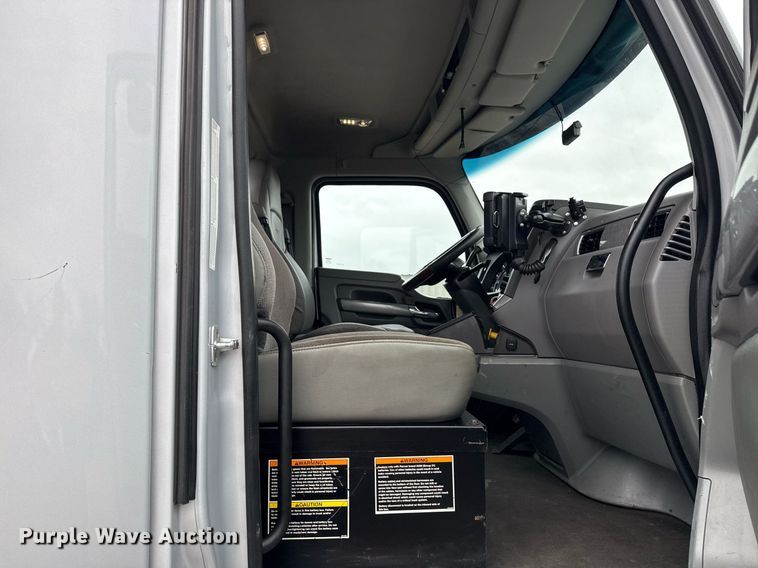 image for item EG2543 2016 Kenworth T680 semi truck