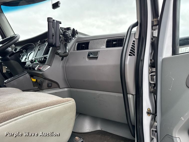 image for item EG2543 2016 Kenworth T680 semi truck