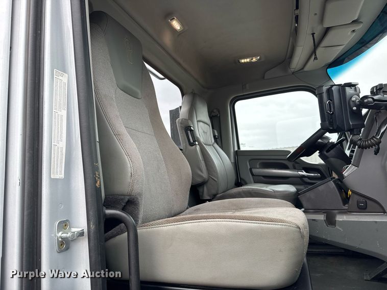 image for item EG2543 2016 Kenworth T680 semi truck