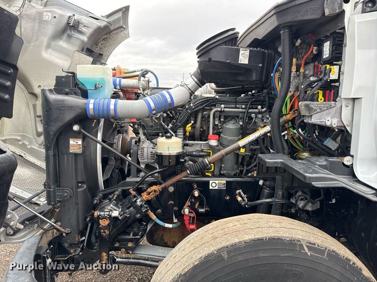 image for item EG2543 2016 Kenworth T680 semi truck