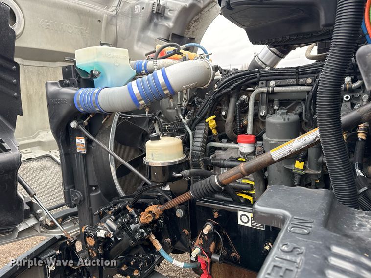 image for item EG2543 2016 Kenworth T680 semi truck