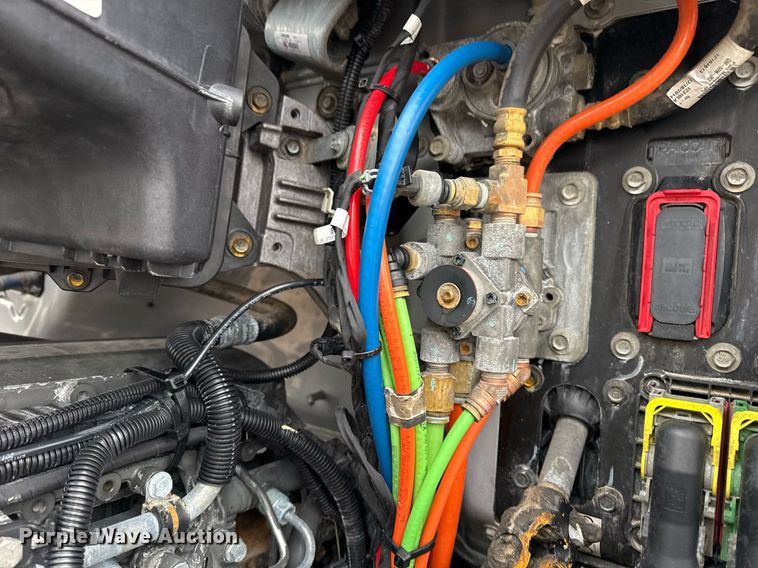 image for item EG2543 2016 Kenworth T680 semi truck