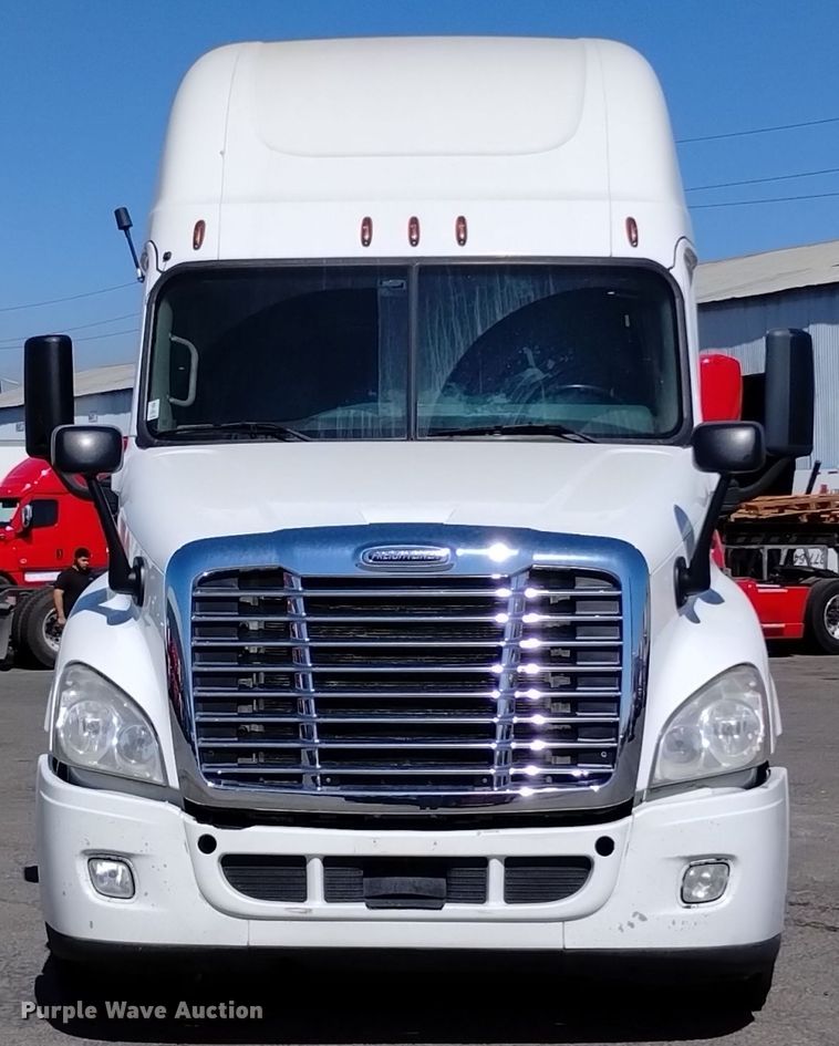 image for item EG9895 2016 Freightliner  Cascadia Evolution  semi truck